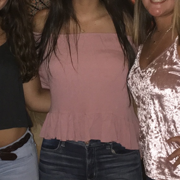 Off the shoulder ruffled top 💗 - Picture 4 of 4